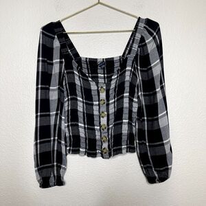 American Eagle Top Medium Black Plaid Long Sleeve Cropped Smocked Faux Button